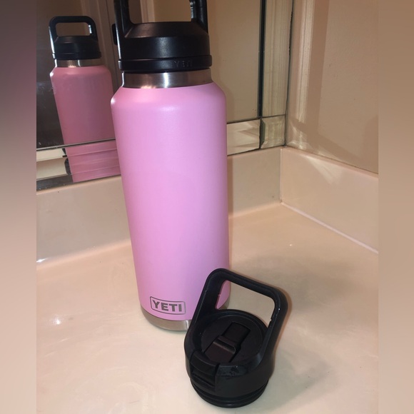 YETI 46oz limited edition color Power Pink Chug Rambler with extra Straw Lid - Picture 4 of 15